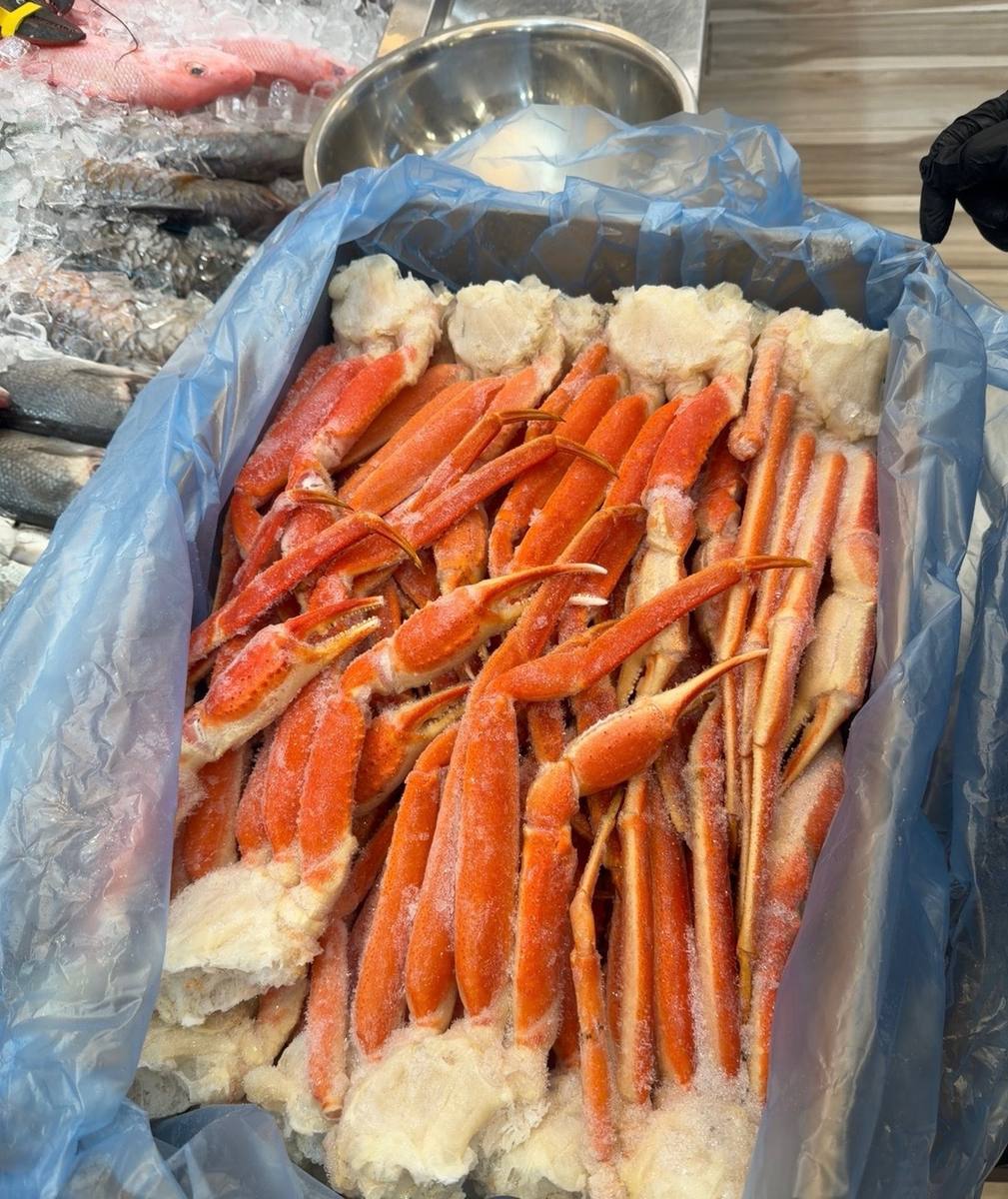 Fresh crab legs in the market