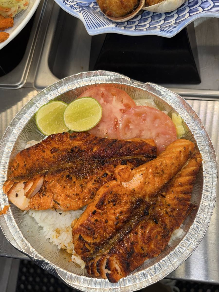Baked salmon wheel with vegetables